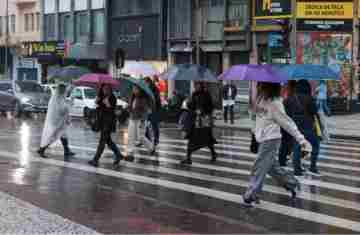  Paraná registra raios e granizo: chuva diminui na sexta, mas ganha força no fim de semana